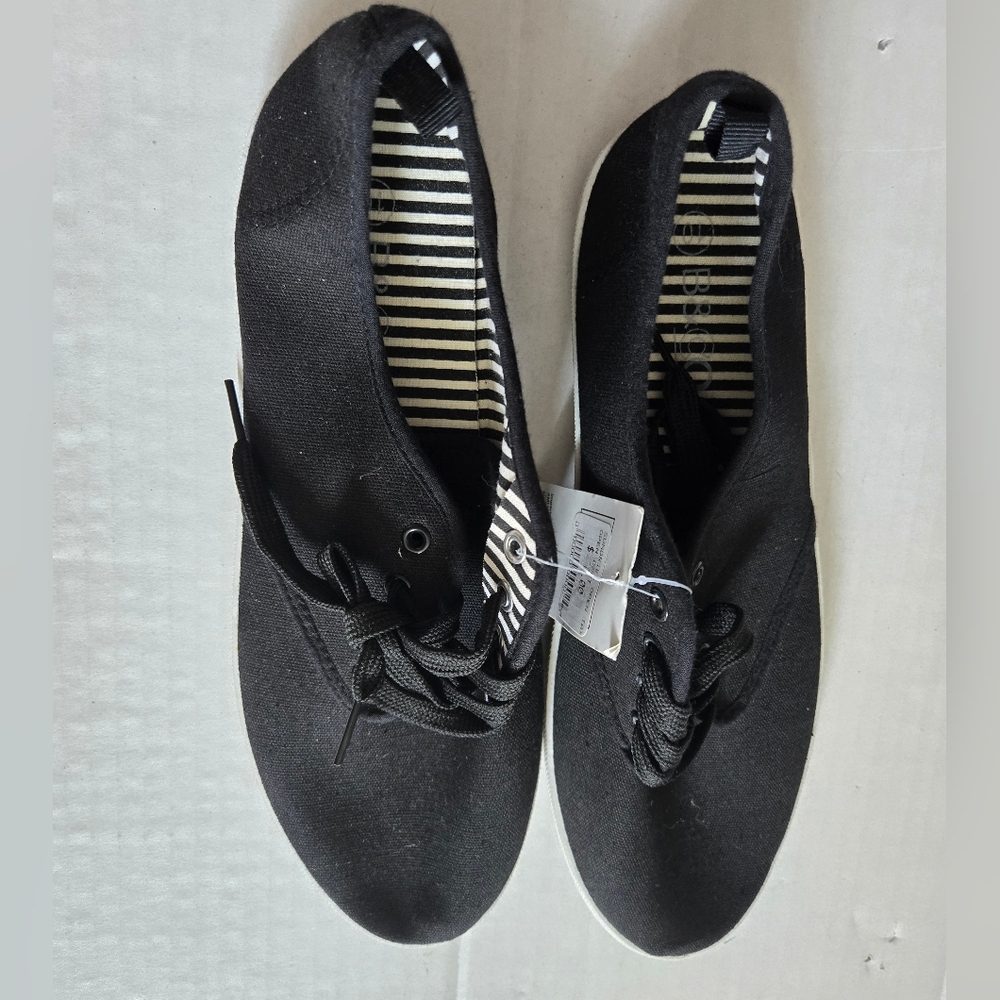B&COP Ladies Accessorted Sneakers Size 10